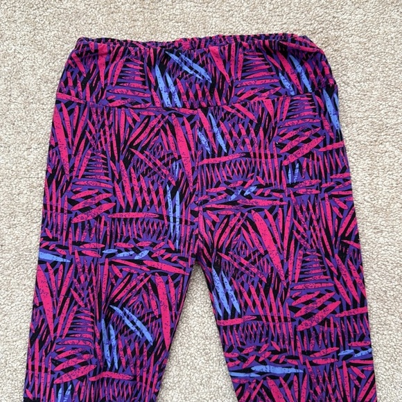 LuLaRoe Pink Purple and Blue Tropical Leaf One Size Leggings - OS - Picture 2 of 5